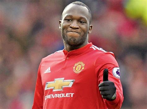 İsveçli futbolcunun rakibine, annenin yanına git. Lukaku Back at Old Trafford to Resume Training - EssentiallySports