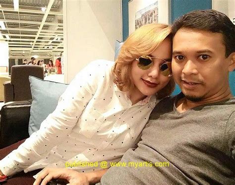 Liza hanim (born haliza hanim abd halim on november 19, 1979 in the royal city of klang, selangor darul ehsan, malaysia) is a malay singer, entrepreneur and actress from. MYARTIS.COM | MYARTIS | MY | ARTIS: TAHNIAH - ELLY MAZLIEN ...