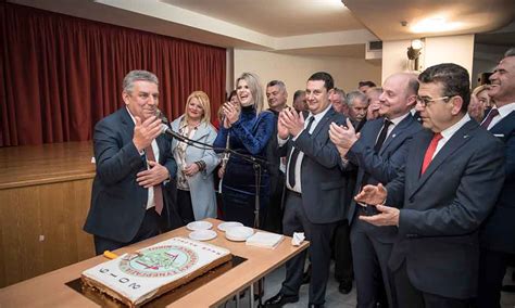 Σύμφωνα με όσα έχουν γίνει γνωστά, η άτυχη γυναίκα είχε κάνει το εμβόλιο της. ΝΙΚΟΣ ΖΕΝΕΤΟΣ: ΤΑ ΜΑΝΙΚΙΑ ΜΑΣ ΠΑΡΑΜΕΝΟΥΝ ΣΗΚΩΜΕΝΑ ...