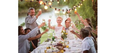 From figuring out how much alcohol to buy for a wedding to selecting an open bar wedding package, here's what you should know. Wedding Alcohol: Calculator and How Much to Buy