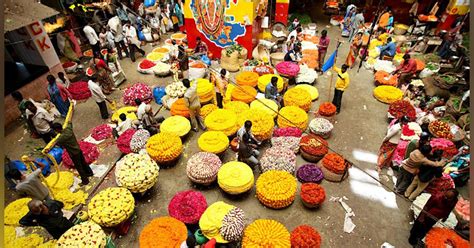 You're a florist, you need marketing but you don't have the dollars so you need to use your imagination this is what guerrilla marketing is all about: Exotic Flowers To Fresh Fruits: Markets In Bangalore | LBB ...