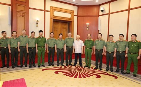 5:39 truyền hình nhân dân 4 652 просмотра. Photo Bộ Chính trị làm việc với Thường vụ Đảng ủy Công ...