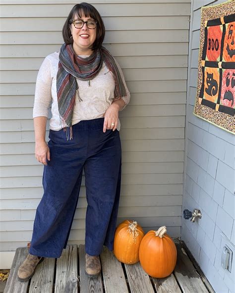 Esmadebyme series harper tunic from elizabeth suzann sew along tutorial sewing therapy. Cookin' & Craftin': Corduroy Florence Pants