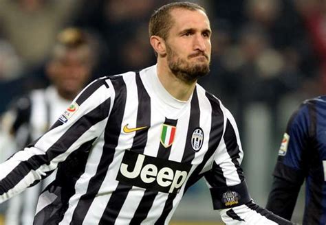 He started his senior career in 2000 with livorno and in 2004 with italy. Giorgio Chiellini: Juventus Ingin Lewati 100 Poin - Goal.com