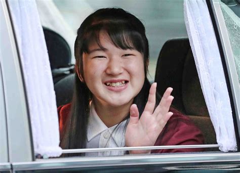 At 18 Japans Princess Aiko Learns To Embrace Imperial Duties Japan
