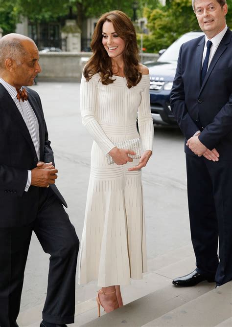 Kate Middleton Wears Sexy Off The Shoulder White Dress Moda Kate