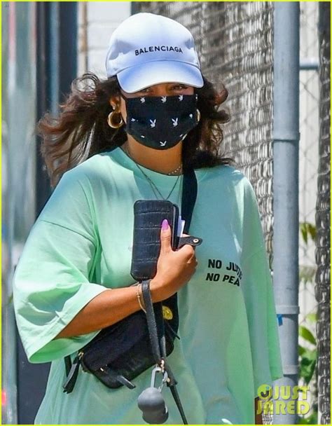 Photo Vanessa Hudgens Wears Oversized T Shirt During Day Out 04