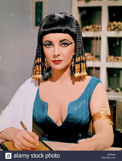 Cleopatra is a 1963 american epic historical drama film directed by joseph l. ELIZABETH TAYLOR CLEOPATRA (1963 Fotografía de stock - Alamy