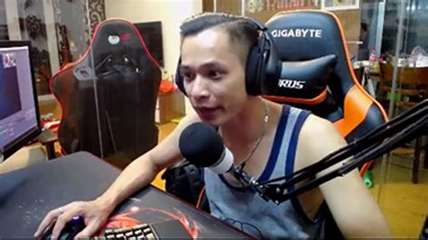 Với nhiệm vụ giúp anh chàng tù nhân trong trại vượt ngục một cách an toàn mà không bị bắt lại. Out last 2 Game tập hát, tập trốn tìm cực vui nhộn cùng MixiGaming - YouTube
