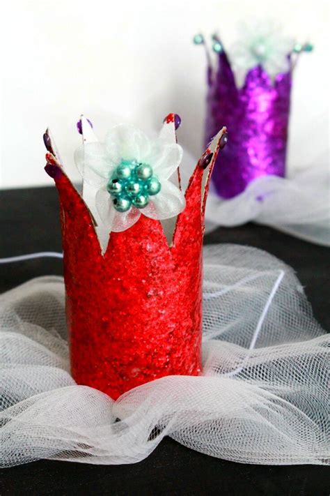 How to install crown molding on the wall? DIY Princess Crown Made With Paper Rolls, Glitter & Tulle