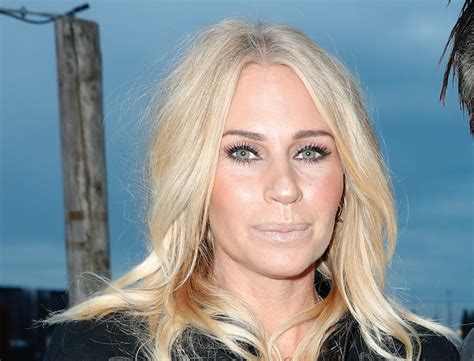 Ellemieke elisabeth cathriene vermolen (hellevoetsluis, 13 oktober 1976) is een nederlands fotomodel, actrice en presentatrice die bekend is geworden door haar rol als bo donkers in de televisieserie goudkust. Ellemieke Vermolen staat stil bij overleden zoontje