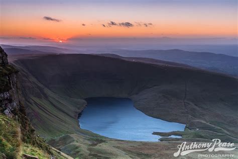 Llyn Y Fan Fach at sunset. | Brecon beacons, Beautiful places, Brecon