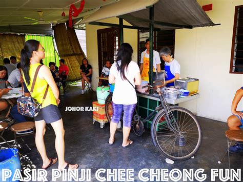 But instead, he preferred to make chee cheong fun. Pasir Pinji Chee Cheong Fun in Ipoh Perak 兵如港豬腸粉 |Johor ...