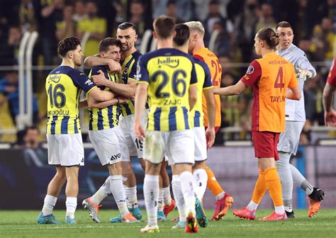 Fenerbahçe beats Galatasaray 2 0 in Intercontinental Derby Daily Sabah