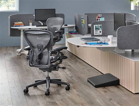 New Aeron Chair Graphite In Size B Authorized Dealer For Herman