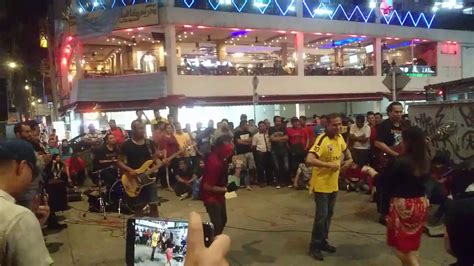 Music dunia yang sunyi genta buana vokal langsung rayyan syahid. Penyanyi riau .yg bisa menyanyi kan seluruh lagu di dunia ...