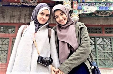 Ketikkan nama penyanyi dan judul lagu, berikan tanda kutip di judul lagu, misal bila tidak berhasil, coba untuk mengilangkan tanda kutip, misal: Bila Isteri Dah Tak Cantik, Kau 'Repair', Bukan Tinggalkan ...