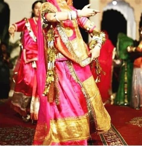 Pin By Poonam Sisodia On Indian Rajputi Bridal Posak Royal Dresses Rajasthani Dress Rajputi