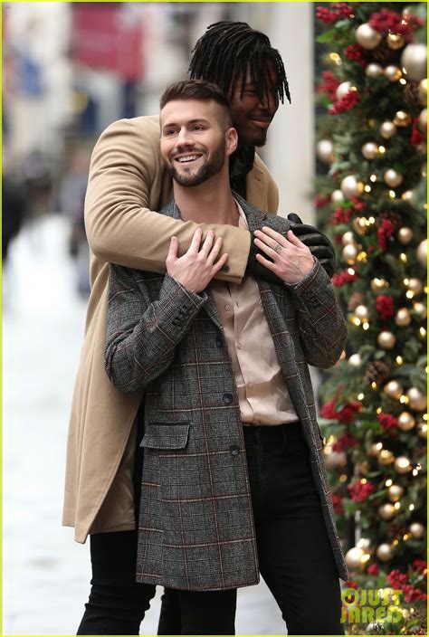 NFL Player Ryan Russell Flaunts PDA With Babefriend Corey O Brien In London Photo