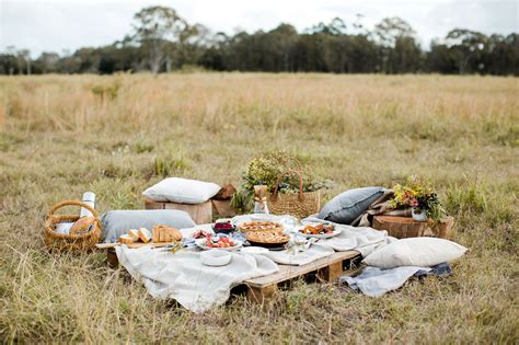 8 Tips For Hosting The Perfect Picnic This Summer Rue Fall Picnic