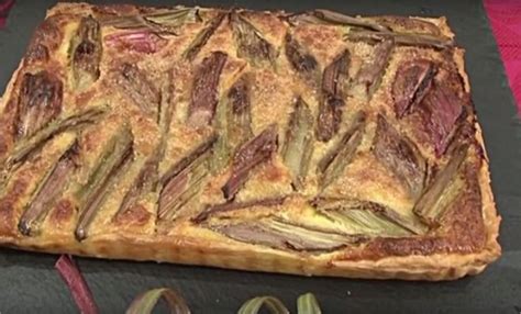 750g vous propose la recette Tarte à la rhubarbe accompagnée de sa