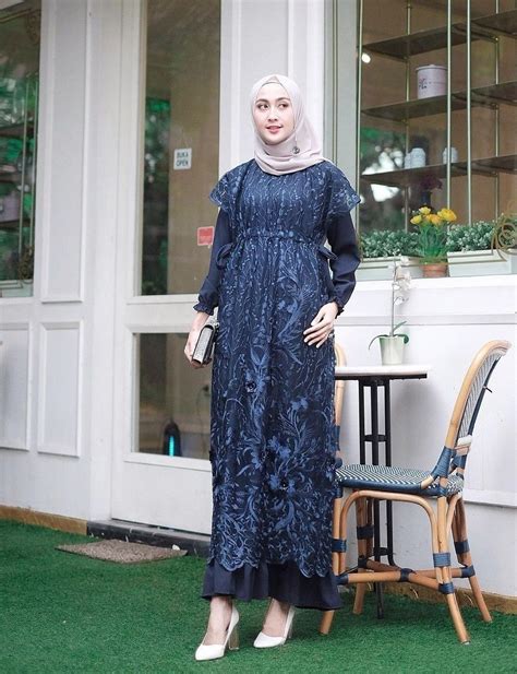 10 Referensi Gaya Kondangan Outer Lace Style Hijab Paripurna