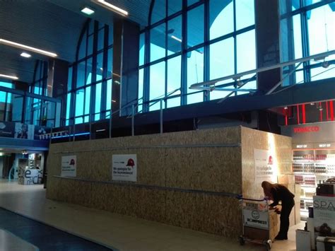 Special ștefan radu, pe aeroportul din otopeni / foto: Aeroportul Otopeni - Placari Alucobond