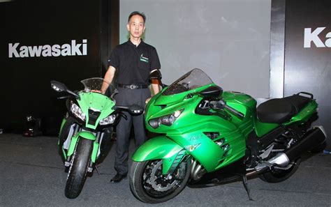 The styling is a nice mix of compact dimensions and bulkiness that give the motorcycle a fantastic road presence. Kawasaki Ninja ZX-10R and the Kawasaki Ninja ZX-14R launched