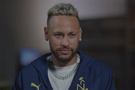 neymar rompe o silêncio após ser flagrado com duas mulheres em balada Área vip