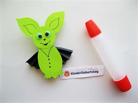 Fledermaus basteln mit Kinder: Vorlage und Anleitung | Basteln, Basteln