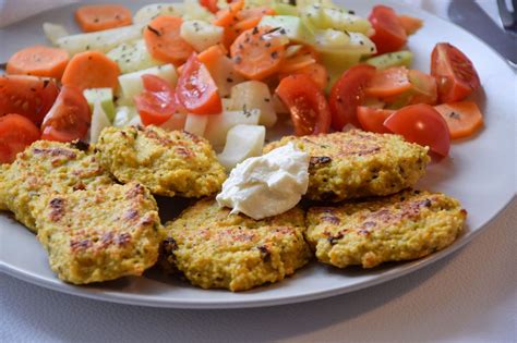 Couscous ist durch diesen aufschluss, mit wärme und wasser gut verträglich. Couscous-Laibchen mit Gemüse - Couscous-Patties with ...