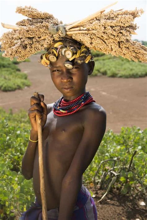 Stunning Photos Capture Remote African Tribe S Livelihood Under