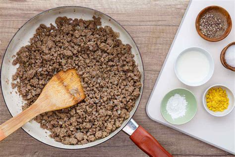 Combine soup, milk, 1/2 cup cheese and seasonings. Garlic Roasted Broccoli and Ground Beef Casserole - FEEDmyFIT