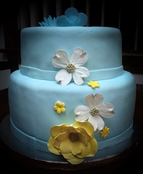 Learn more about sugar flowers and the right tools that would help you create stunning florist wires are not safe to be in contact with food unless they are covered with food safe materials. Sugar flower baby shower cake (back) | Baby shower flowers ...