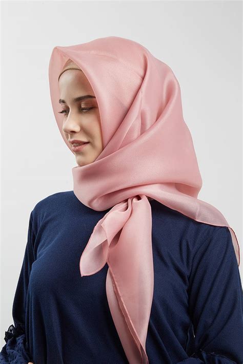 Gamis warna putih untuk orang gemuk, gamis warna army, gamis warna hitam, gamis warna khaki, games warbanner, gamis warna 12 inspirasi fashion nissa sabyan yang cocok buat hijabers via doripos.com. Baju Dusty Pink Cocok Jilbab Warna Apa - Hijab Casual