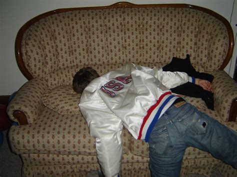 Dude Guy Passes Out On Strangers Couch In Marstons Mills Thinks Hes In Maine The Real Cape