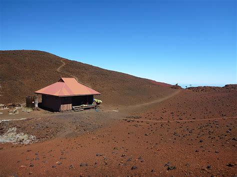 Vacation homes in a uniquely hawaiian destination maunaloa, molokai shouldn't be confused with the mauna loa volcano summit on the island of hawaii. Ascension du Mauna Loa - Montée à Red Hill Cabin - Jour 8 ...