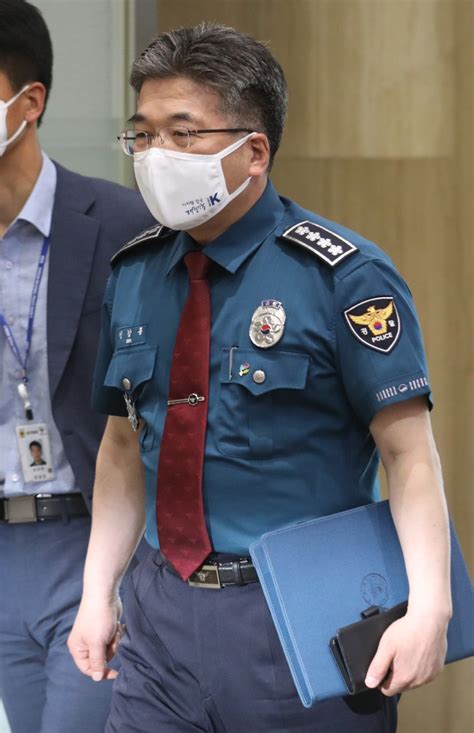 인도 매체 데일리 바스카는 13일 인도 중앙수사국장(cbi)인 란지트 한편, 인도 경찰 총수의 발언을 전해들은 국내 네티즌들은 인도에서 여성의 지위가 얼마나 바닥인 지 알수 있다 인도 얼마전에도 집단 성폭행 있지 않았나. 뉴스핌 - 경찰청장, 코로나 거리두기는 남일?…퇴임 앞두고 지방 ...