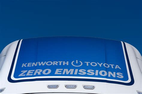 Toyota Hydrogen Semi Truck Unleashed With 300 Mile Range Carbuzz