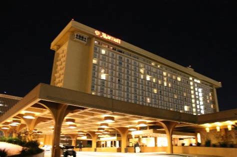 View Of The Hotel At Night Picture Of Los Angeles Airport Marriott
