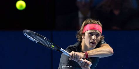 Er redet sogar eher wenig. Alexander Zverev steht an den Swiss Indoors im Achtelfinal