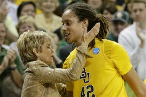 Brittney Griner Says Baylor Is Not Supportive Of Gay Athletes Los Angeles Times