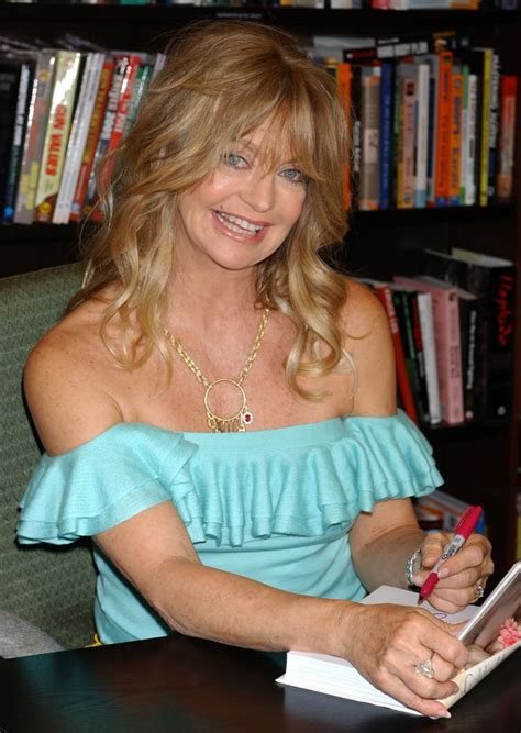 Goldie Hawn Left Handed Celebrities Popsugar Celebrity Photo 18