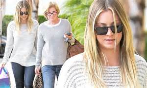 Kaley Cuoco And Her Mother Catch Up Over A Girls Lunch In