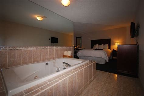 Does Holiday Inn Have Jacuzzi Rooms Quholy