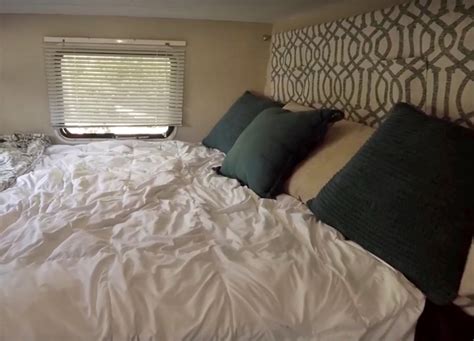 8 DIY RV Headboard Ideas For Simple RV Bedrooms