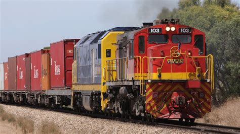Freight Trains At Two Wells South Australia Australian Trains Youtube