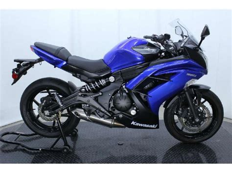 La motocicleta ninja® 650 destaca por su estilo más angular, sus faros agresivos, su carenado trasero levantado y su panel de instrumentación de color tft. 2013 Kawasaki Ninja 650 - Moto.ZombDrive.COM