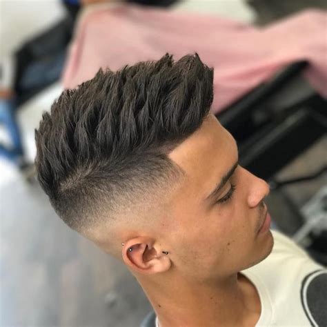 La saison 2014 a bien débuté pour les fashionistas et les mordues de mode. 1001 + conseils et looks cool pour trouver la coupe homme ...