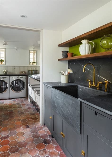 Want a light blue kitchen cabinets for the new cooking place? Soapstone with Navy Blue or black cabinets - Homchick ...